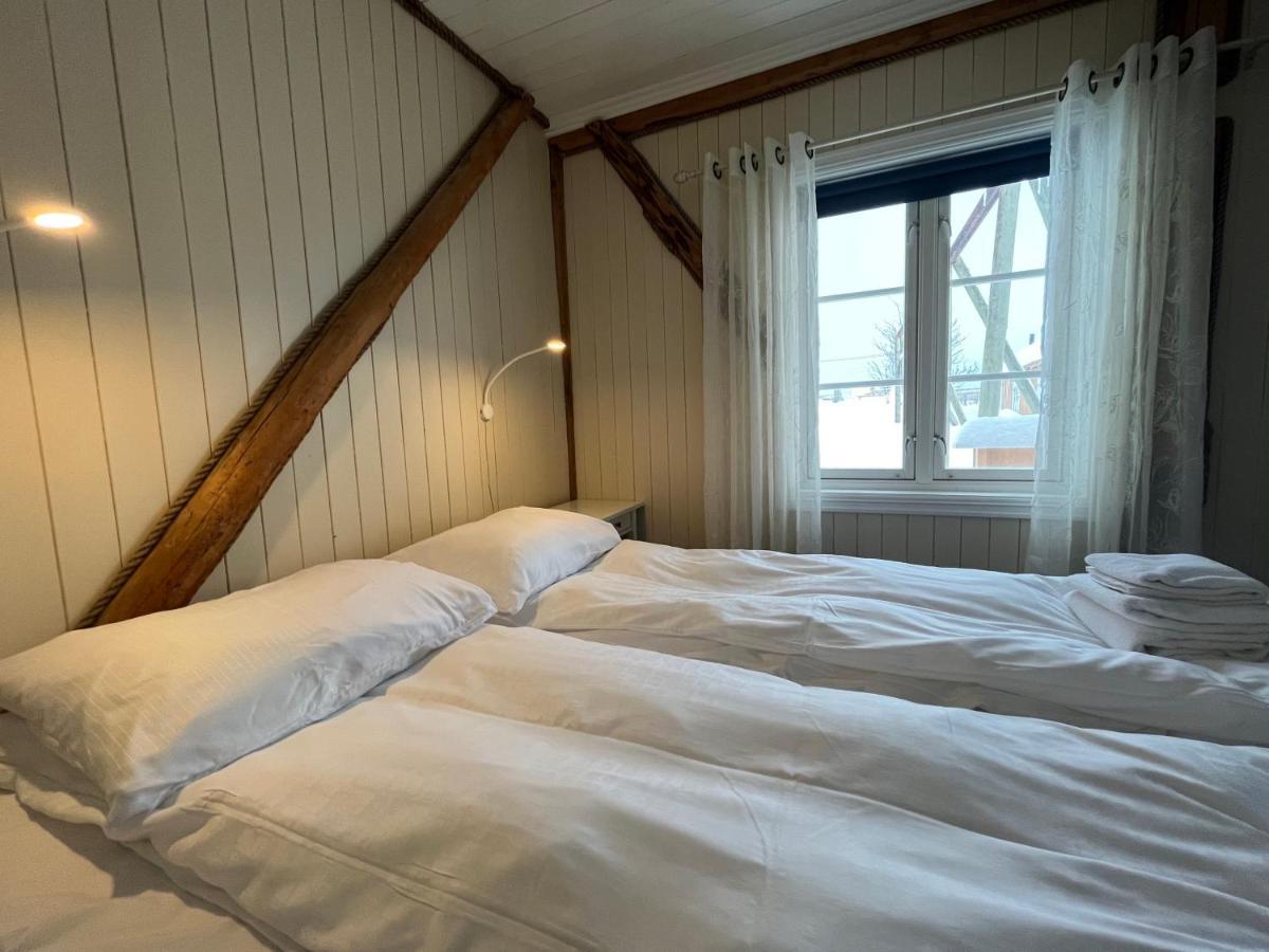 Sakrisoy Rorbuer Hotel Reine Bagian luar foto