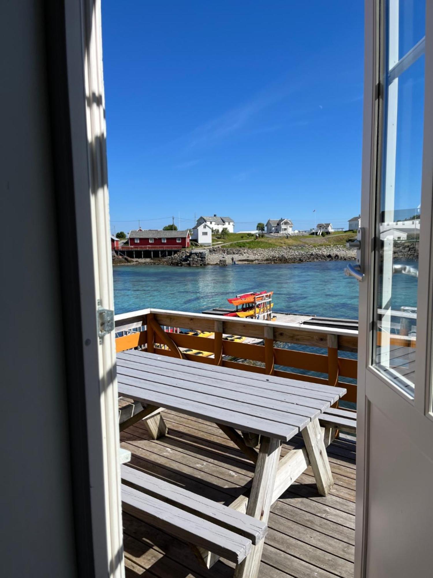 Sakrisoy Rorbuer Hotel Reine Bagian luar foto