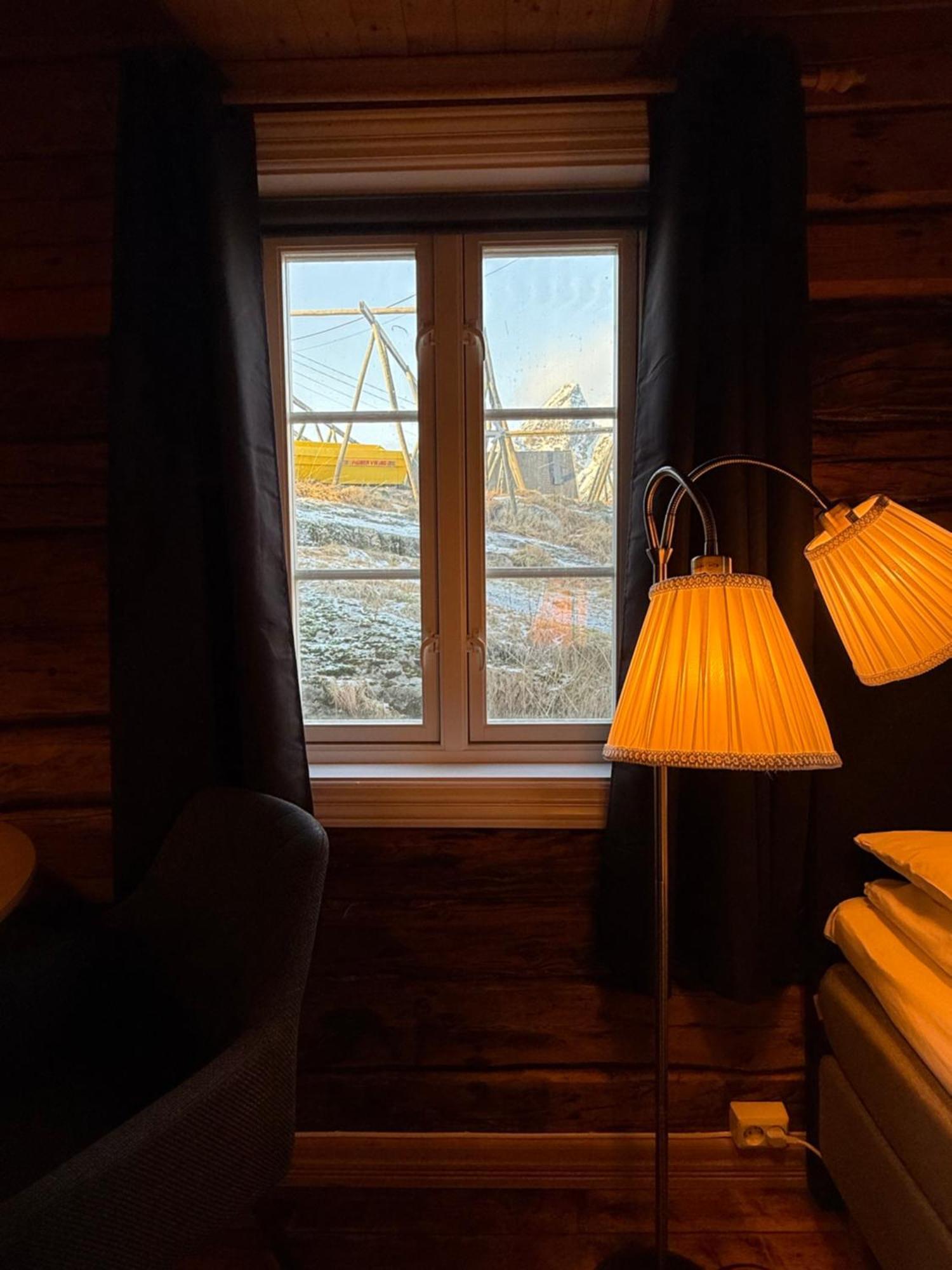 Sakrisoy Rorbuer Hotel Reine Bagian luar foto