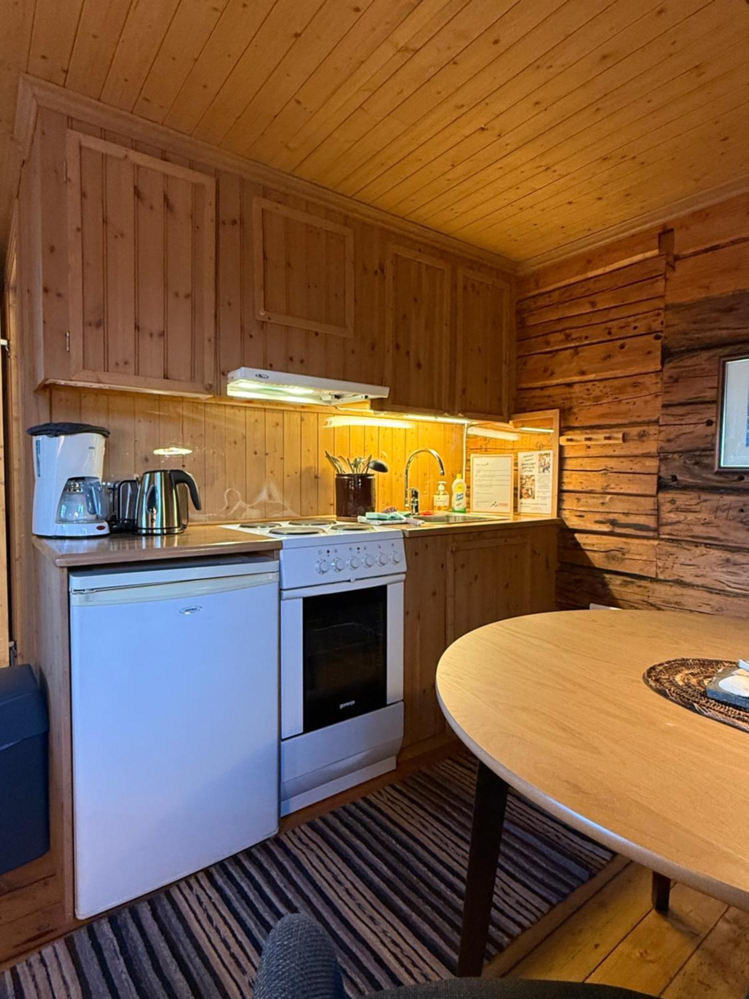 Sakrisoy Rorbuer Hotel Reine Bagian luar foto