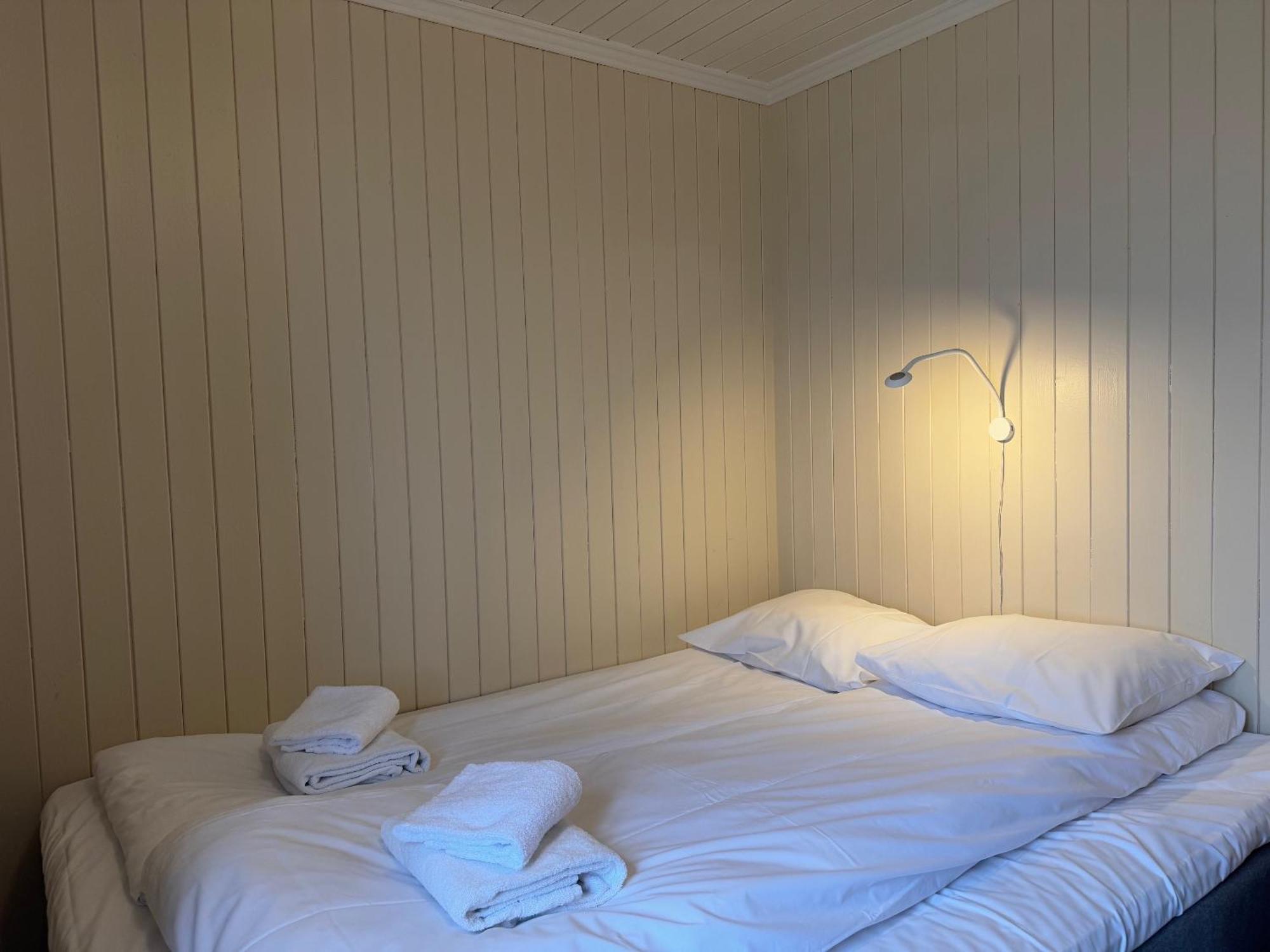 Sakrisoy Rorbuer Hotel Reine Bagian luar foto