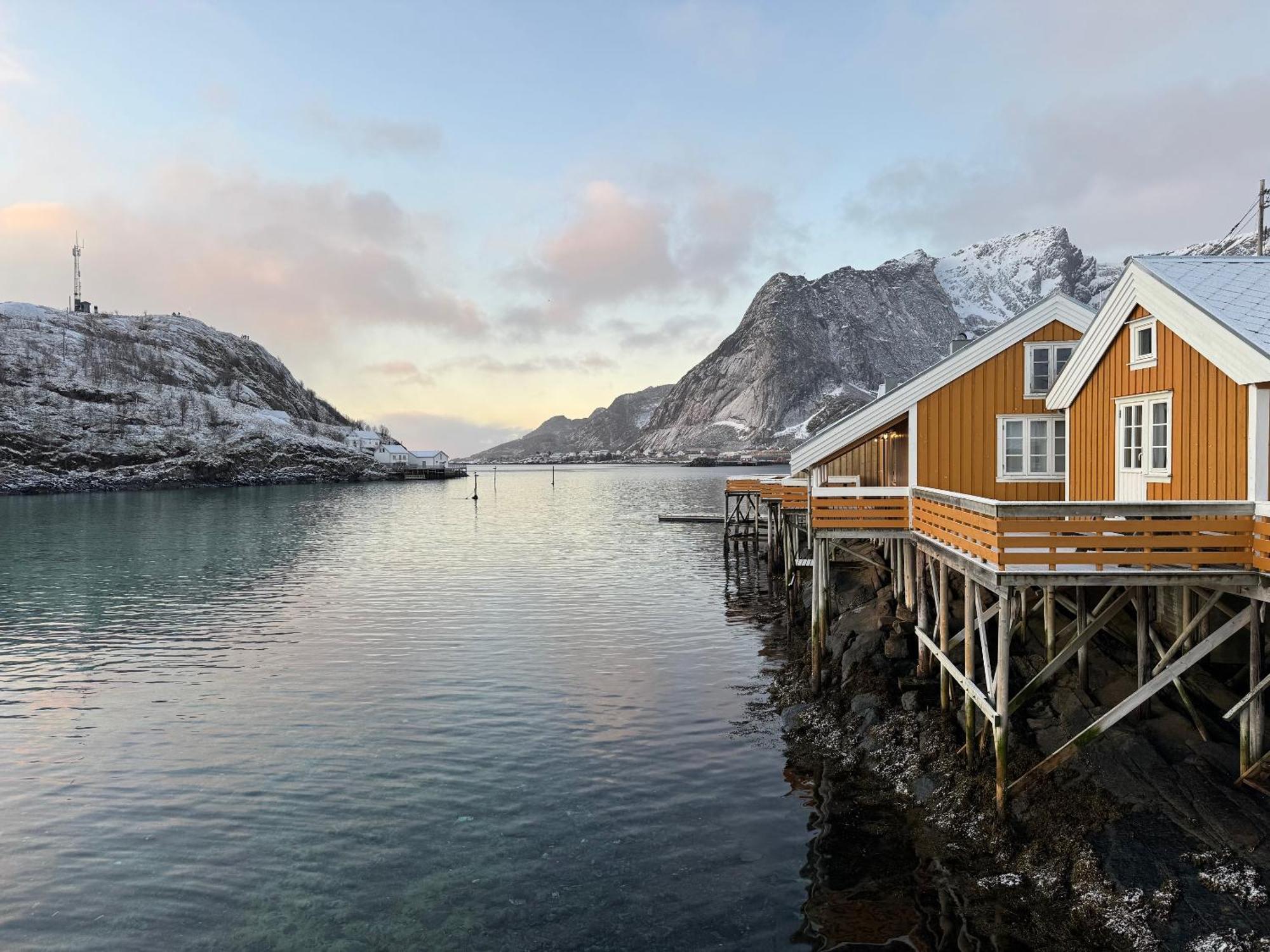 Sakrisoy Rorbuer Hotel Reine Bagian luar foto