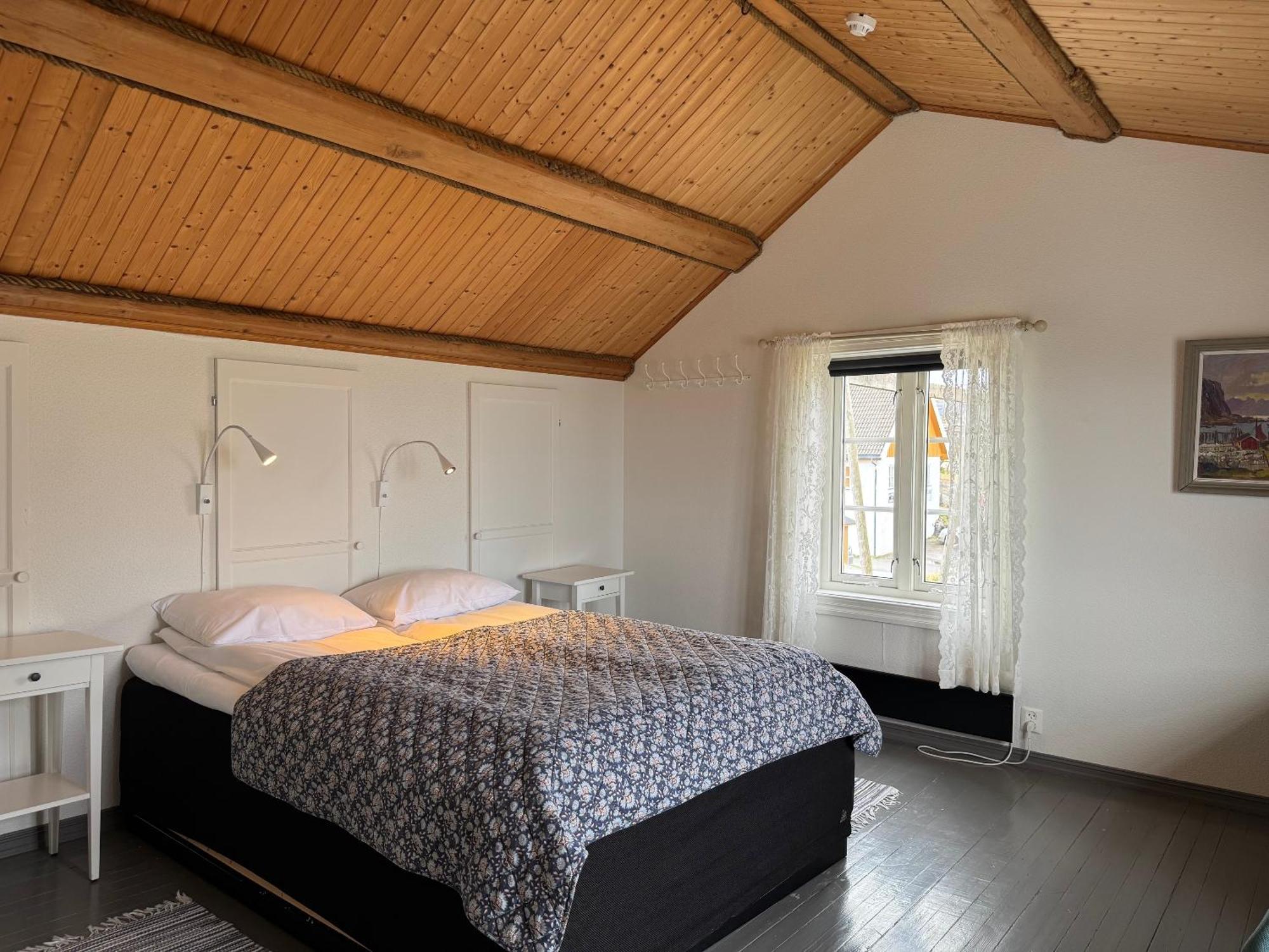 Sakrisoy Rorbuer Hotel Reine Bagian luar foto