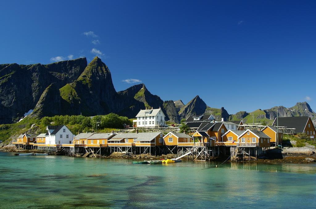 Sakrisoy Rorbuer Hotel Reine Bagian luar foto